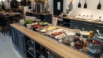 Desayuno de cocina local incluido todos los días