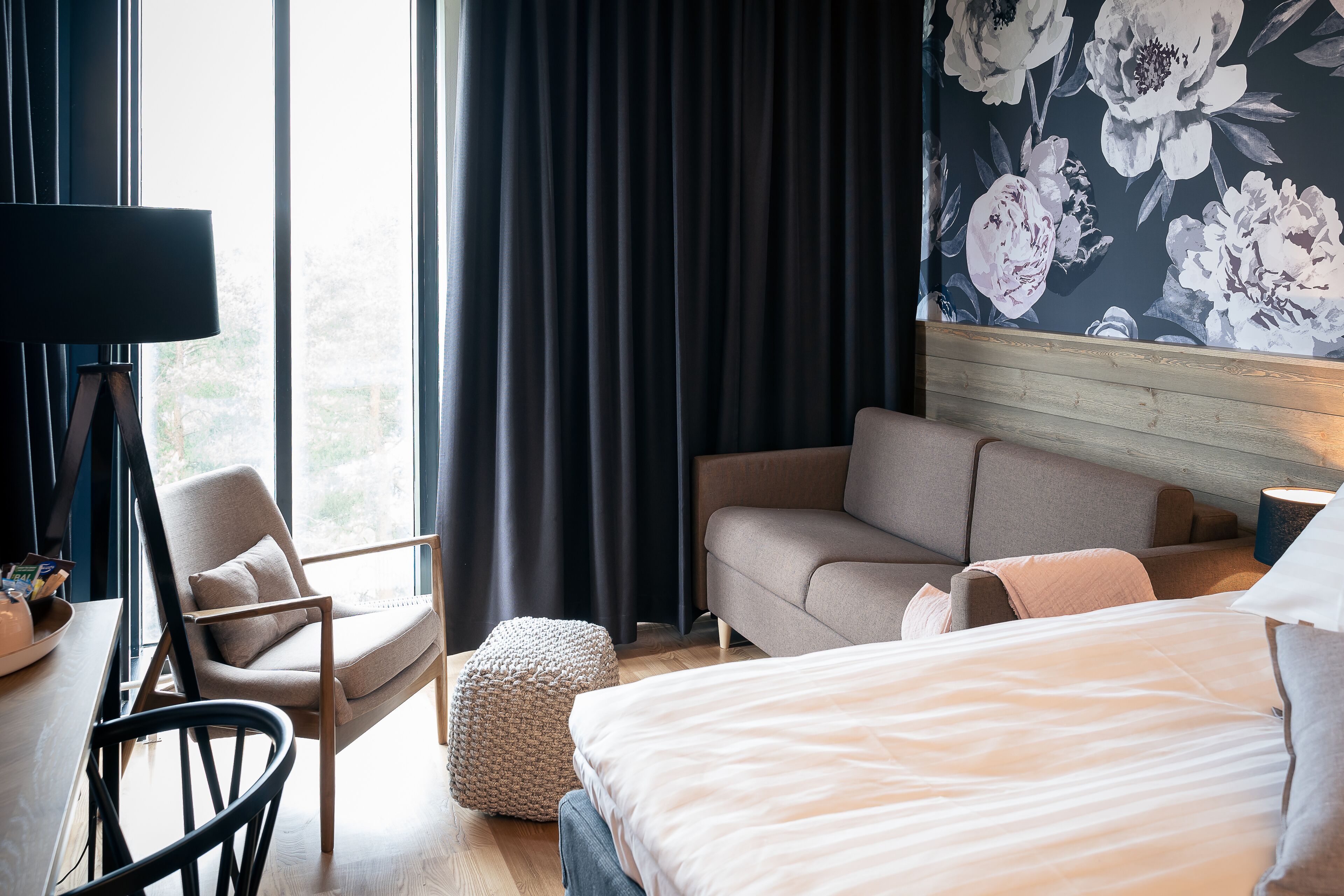 superior room, 1 queen bed (extra bed possibility) | 1 bedroom, in-room safe, desk, iron/ironing board