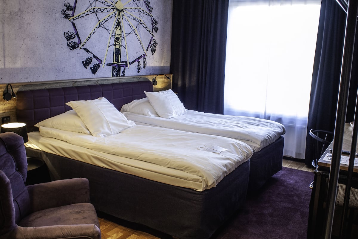 Standard Twin Room | In-room safe, desk, iron/ironing board, free WiFi