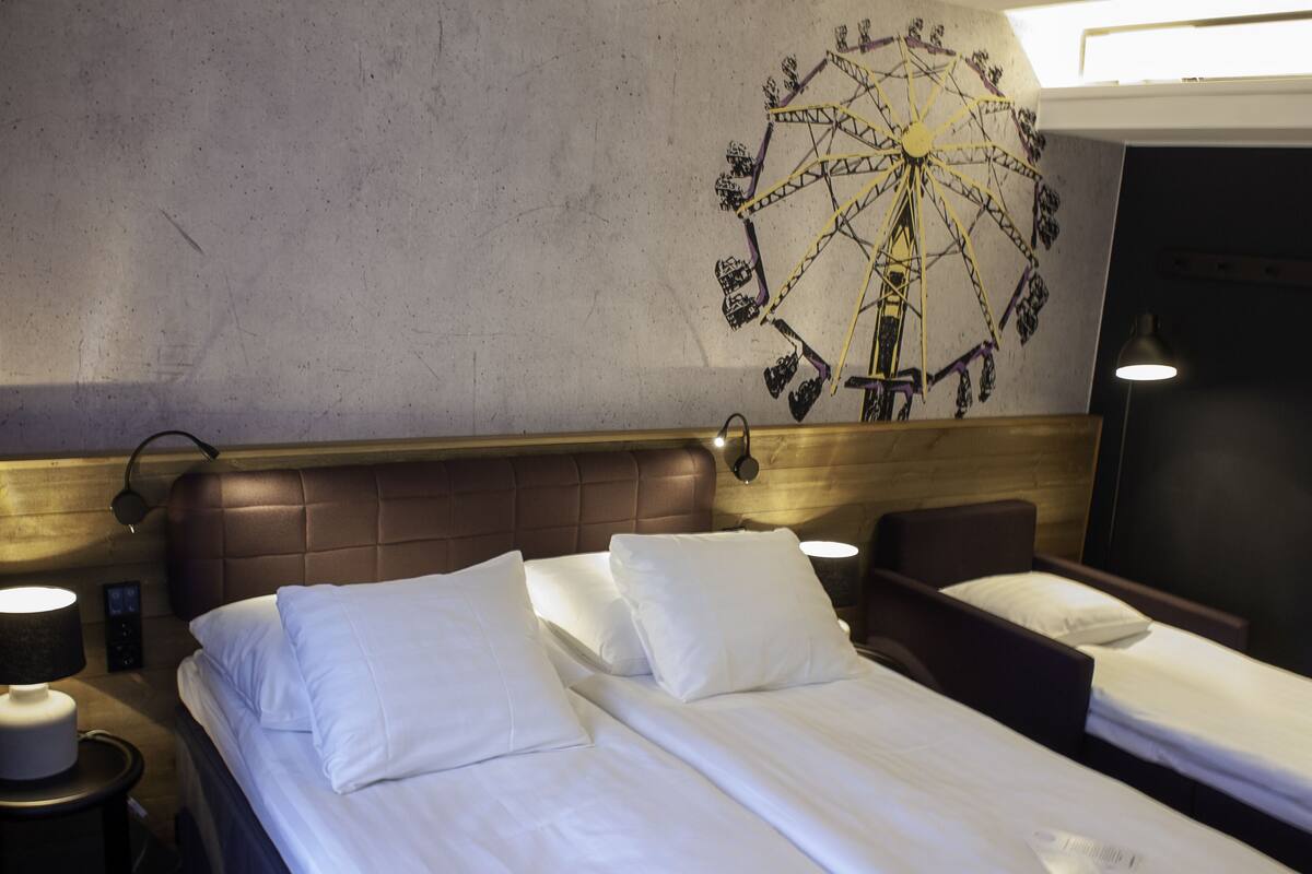 Standard Room, 1 Queen Bed (extra bed possibility) | In-room safe, desk, iron/ironing board, free WiFi