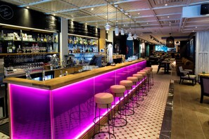 2 Restaurants, Frühstück, französische Küche
