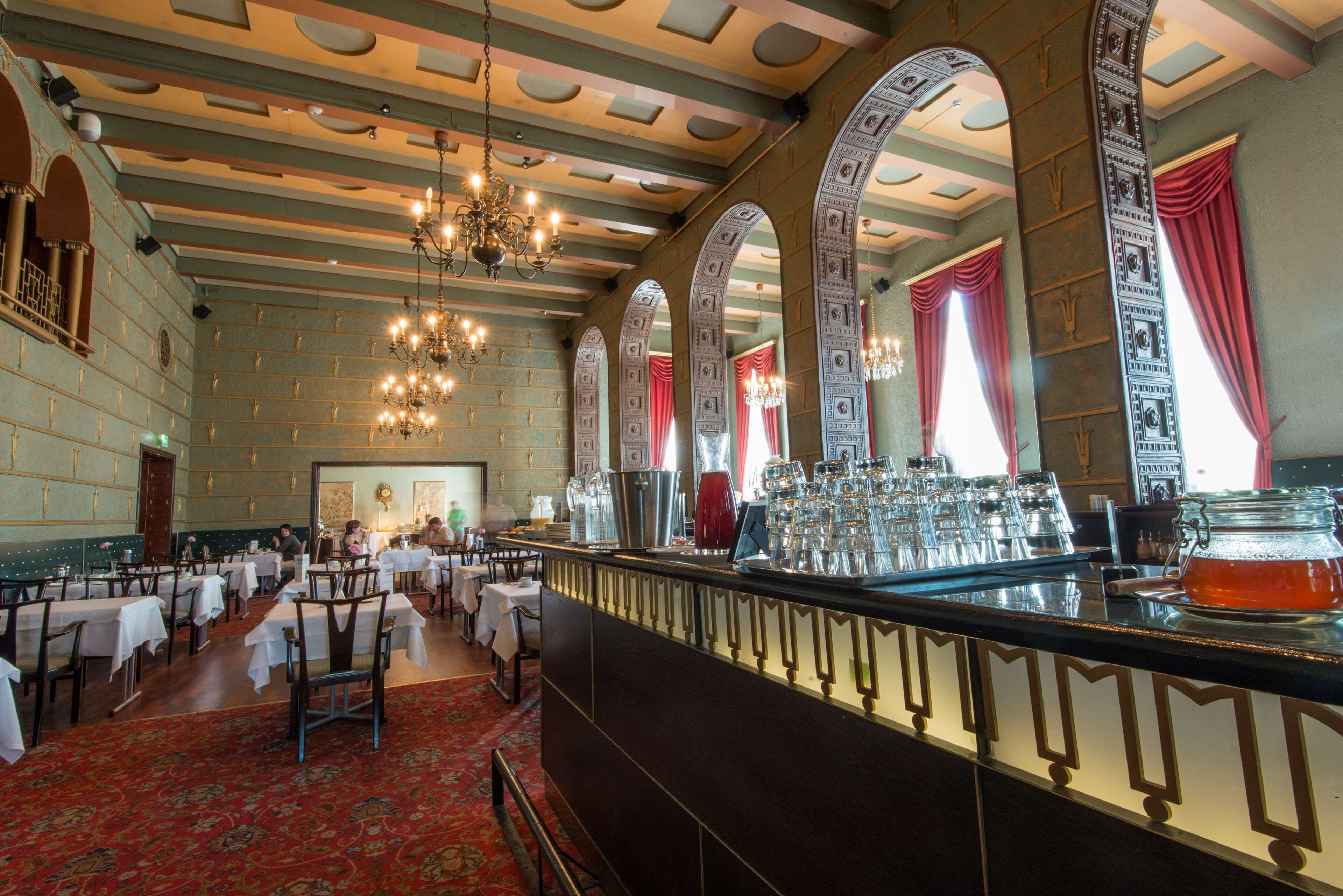 lunch and dinner served