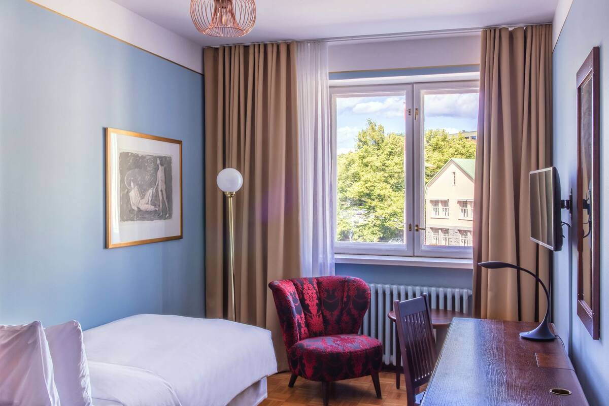 room (single guest) | premium bedding, memory-foam beds, minibar, in-room safe