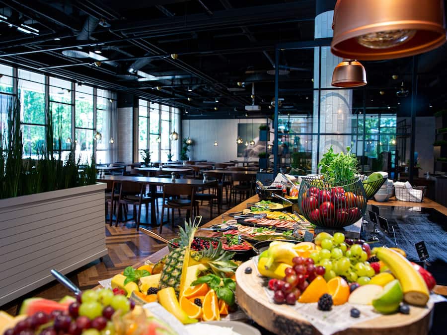Buffet déjeuner gratuit tous les jours