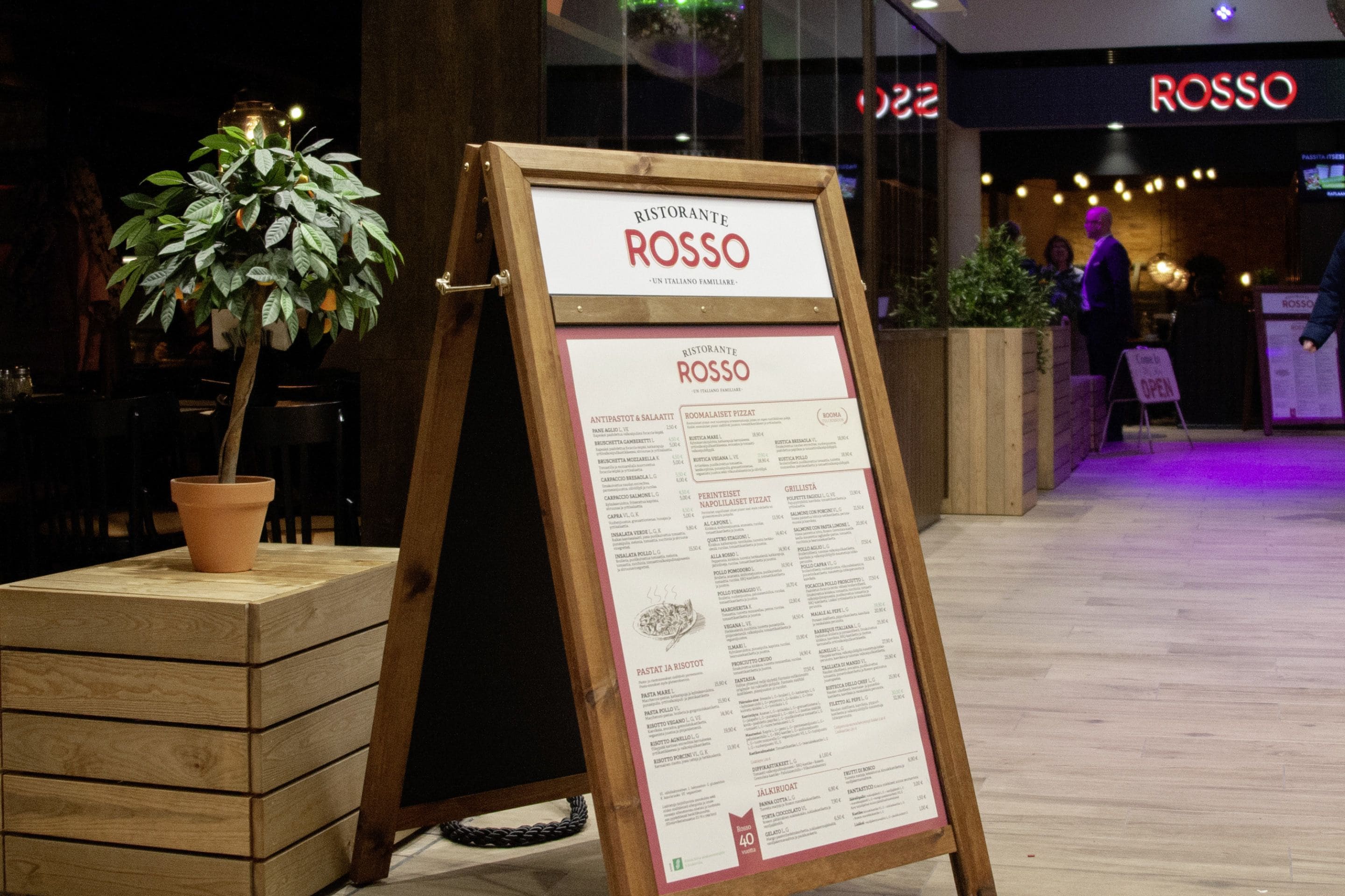 4 restaurants, lunch, dinner served; italian cuisine