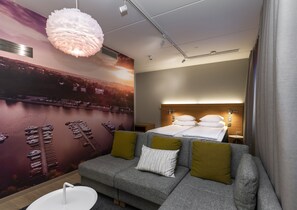 Minibar, coffres-forts dans les chambres, rideaux occultants