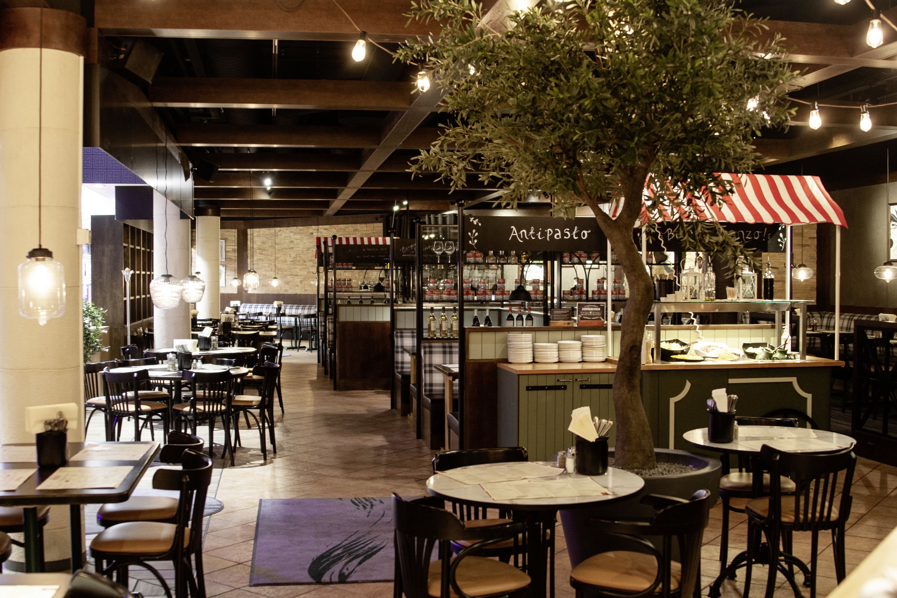 4 restaurants, lunch, dinner served; italian cuisine