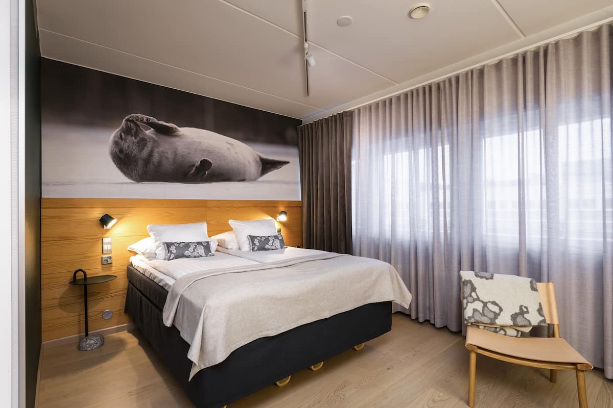 minibar, in-room safe, blackout curtains, soundproofing