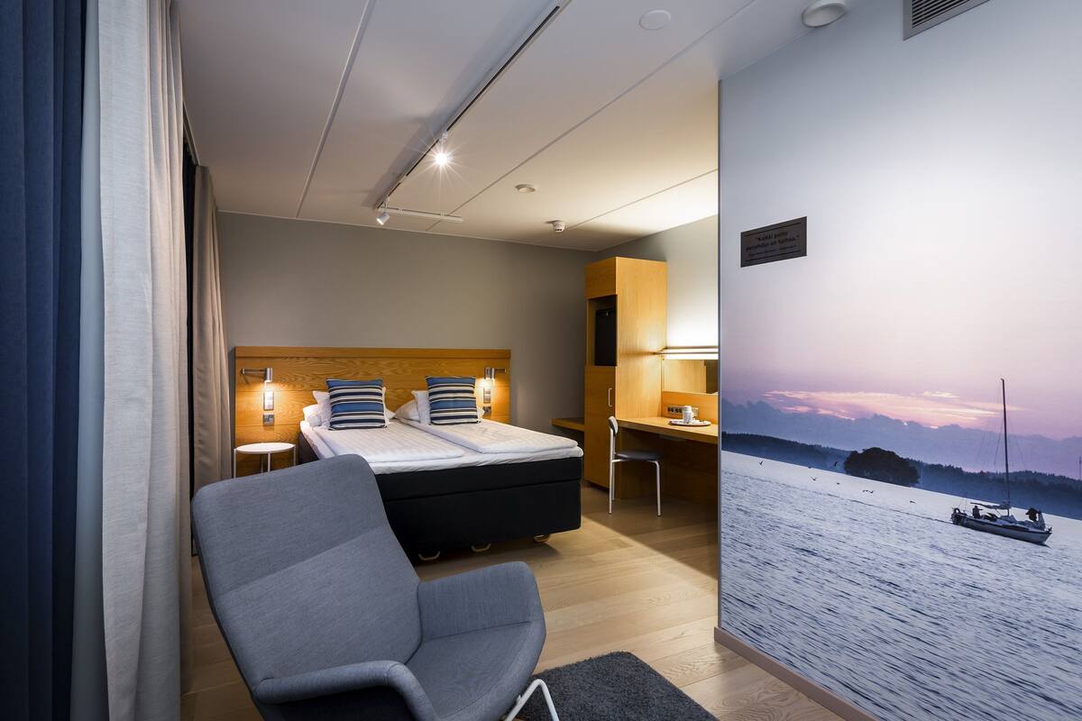 minibar, in-room safe, blackout curtains, soundproofing