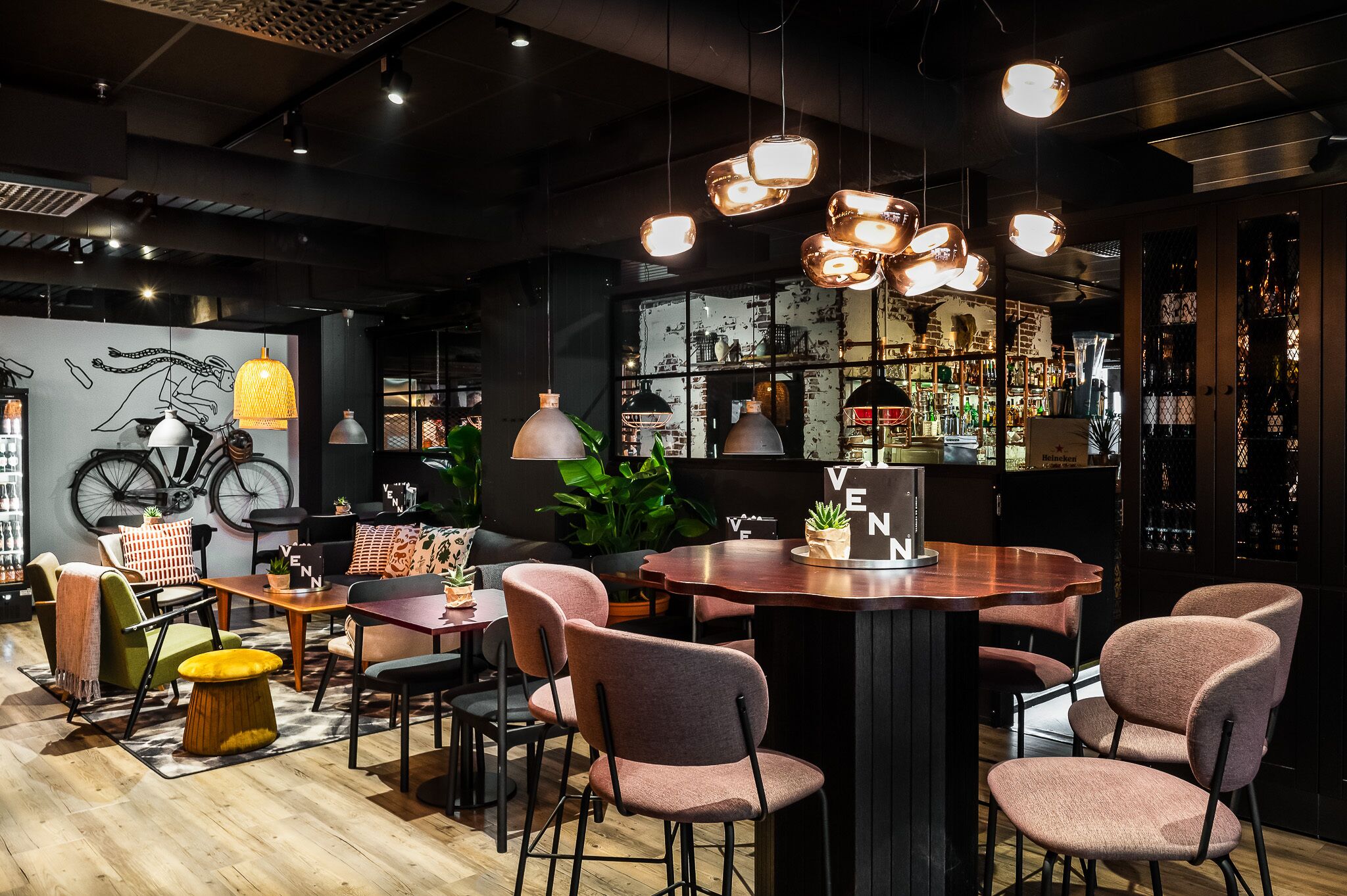 Lunch and dinner served, Tex-Mex cuisine