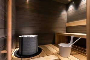Superior-værelse - 1 kingsize-seng (SuperiorX - extra bed possibility) | Badeværelse | Brusehoved med spredningseffekt, hårtørrer, bidet