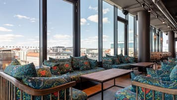 Bar auf der Dachterrasse