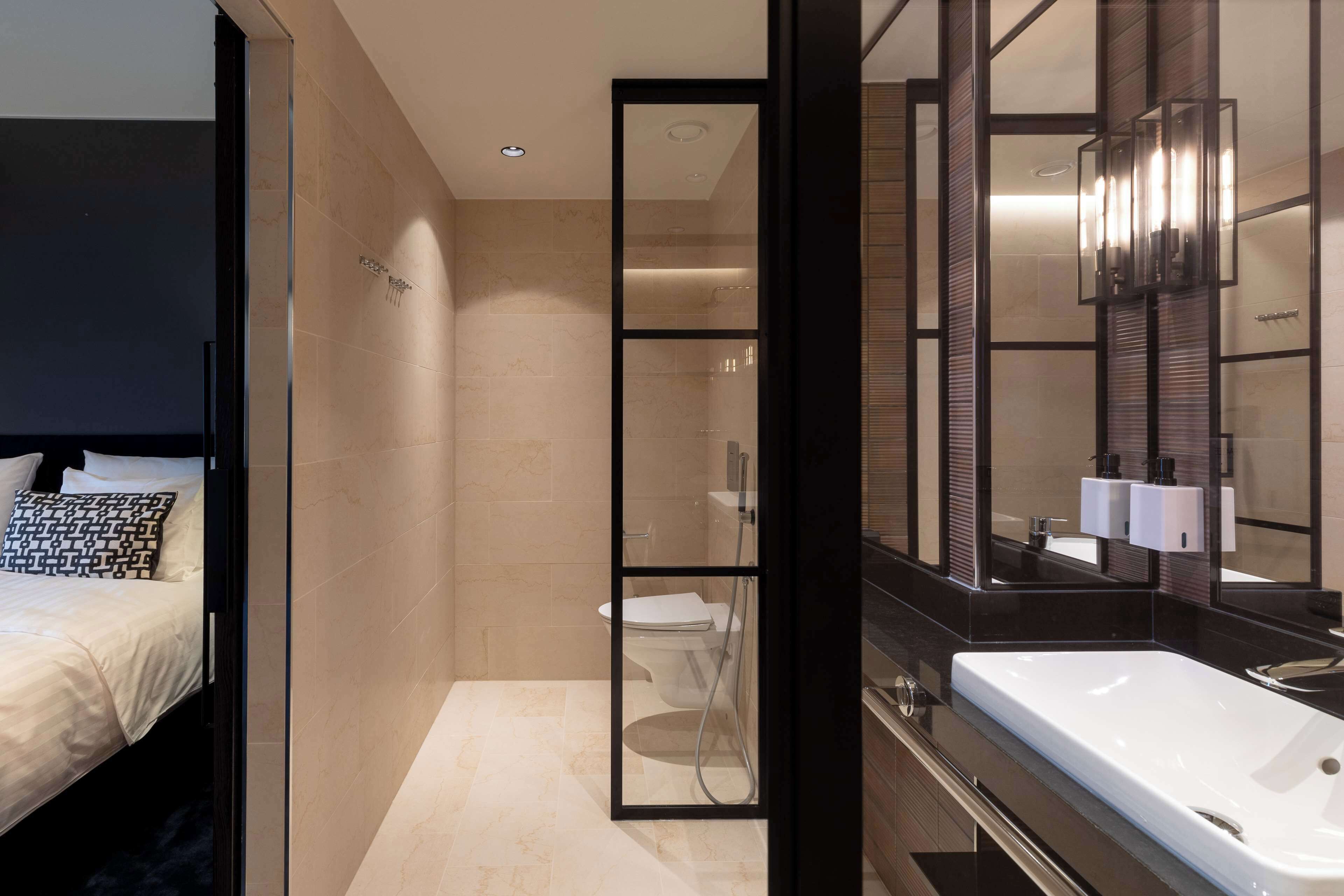 junior suite, 1 bedroom | minibar, in-room safe, desk, blackout curtains