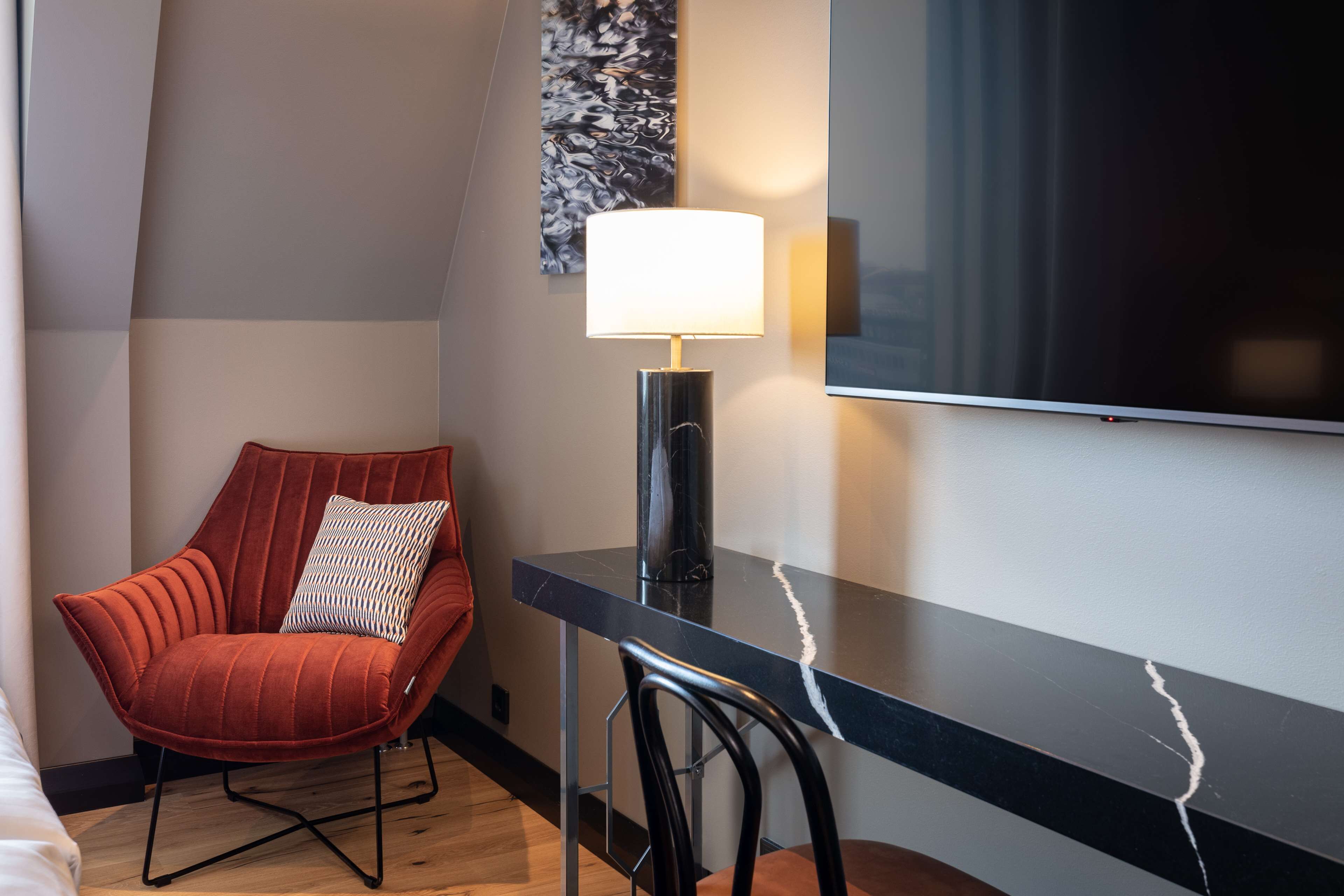 superior room (king) | minibar, in-room safe, desk, blackout curtains