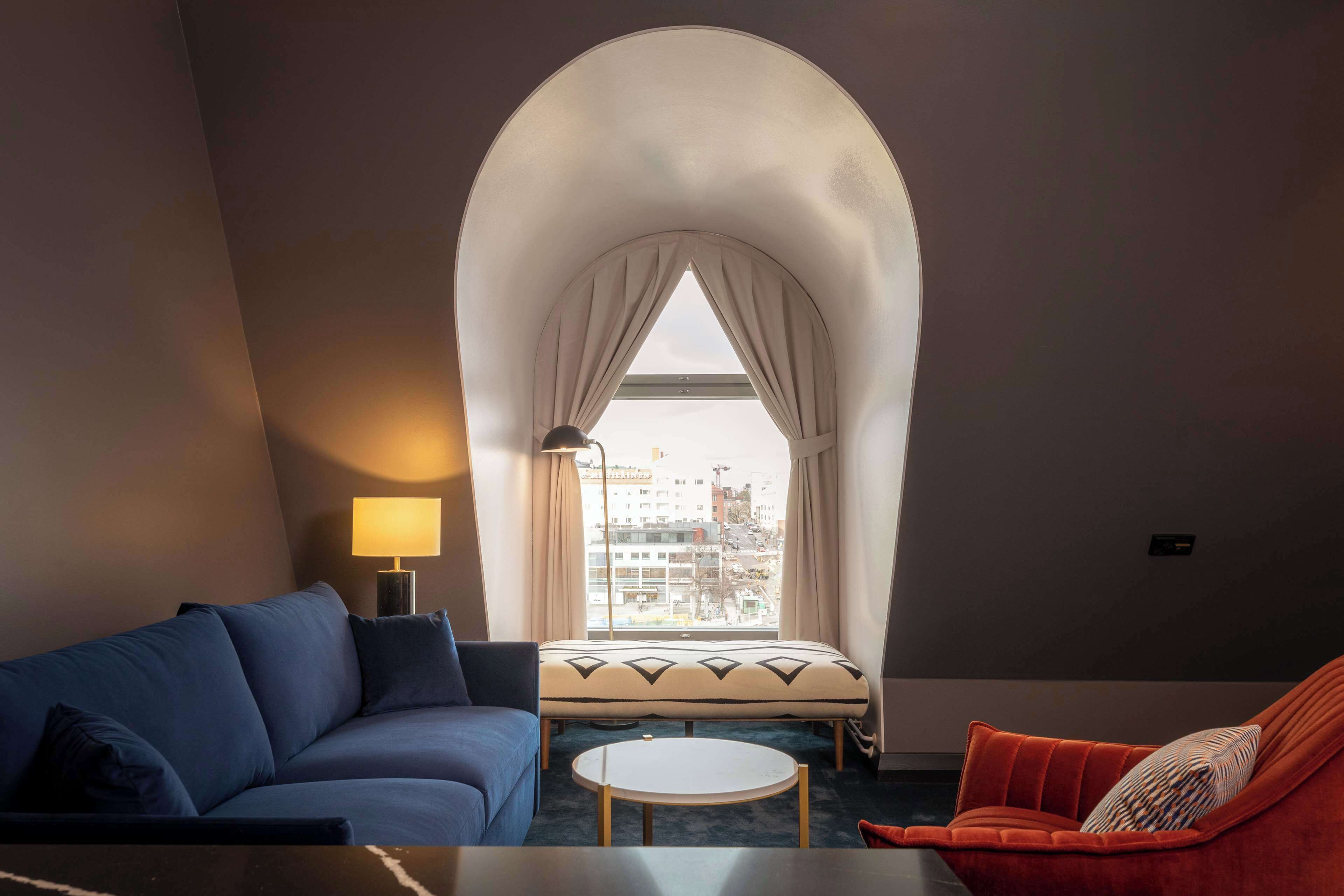 junior suite, 1 bedroom | minibar, in-room safe, desk, blackout curtains