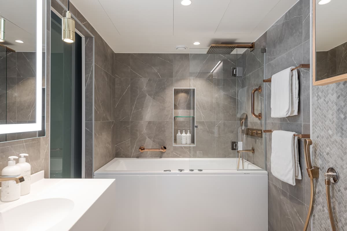 suite, 1 king bed (extra bed possibility) | bathroom | free toiletries, hair dryer, bidet, towels