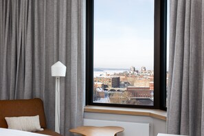 高級客房, 1 張特大雙人床 (with a view) | 迷你吧、房內夾萬、書桌、手提電腦工作空間