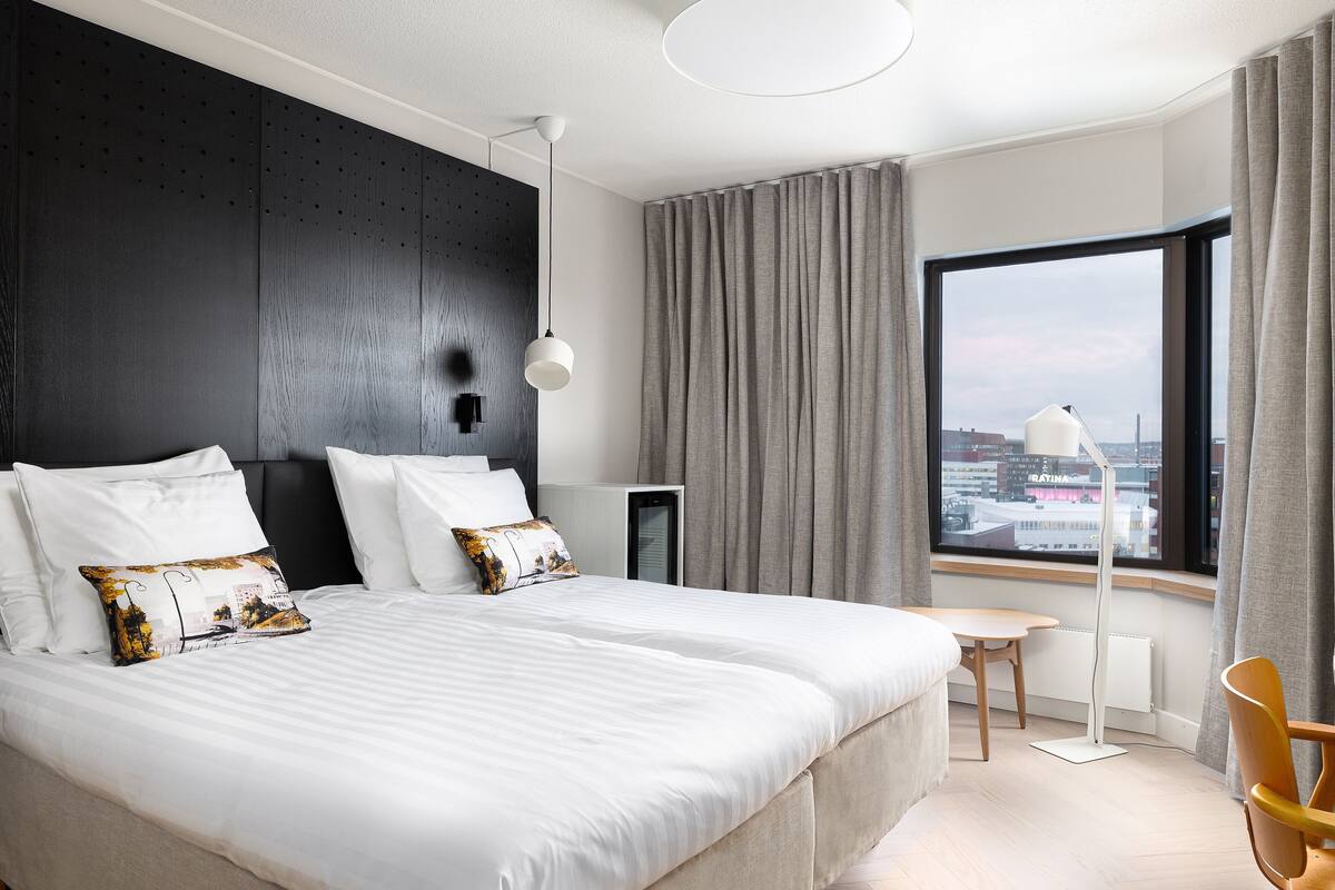 minibar, in-room safe, desk, laptop workspace