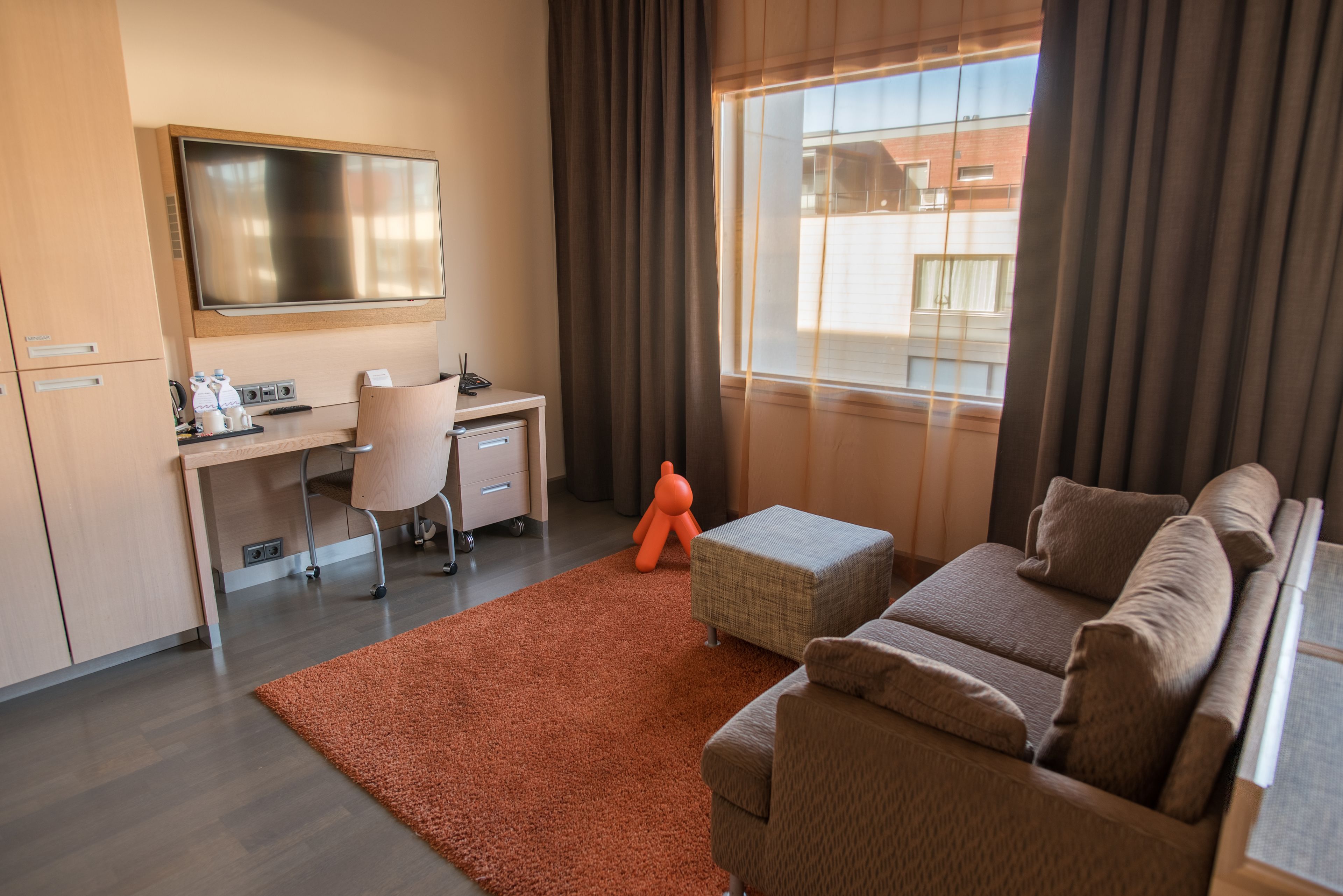 32-inch flat-screen tv with cable channels, tv