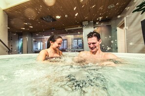 Indoor spa tub