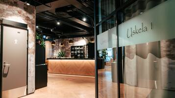 Lobby-lounge