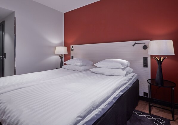 스탠다드 트윈룸 | 책상, 노트북 작업 공간, 암막 커튼, 다리미/다리미판