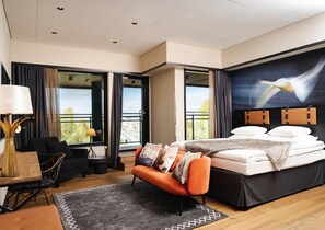 Superior kamer, 1 kingsize bed (Two extra beds possible) | Een bureau, een laptopwerkplek, verduisterende gordijnen