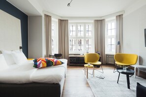 Deluxe Room | Hypo-allergenic bedding, minibar, in-room safe, soundproofing