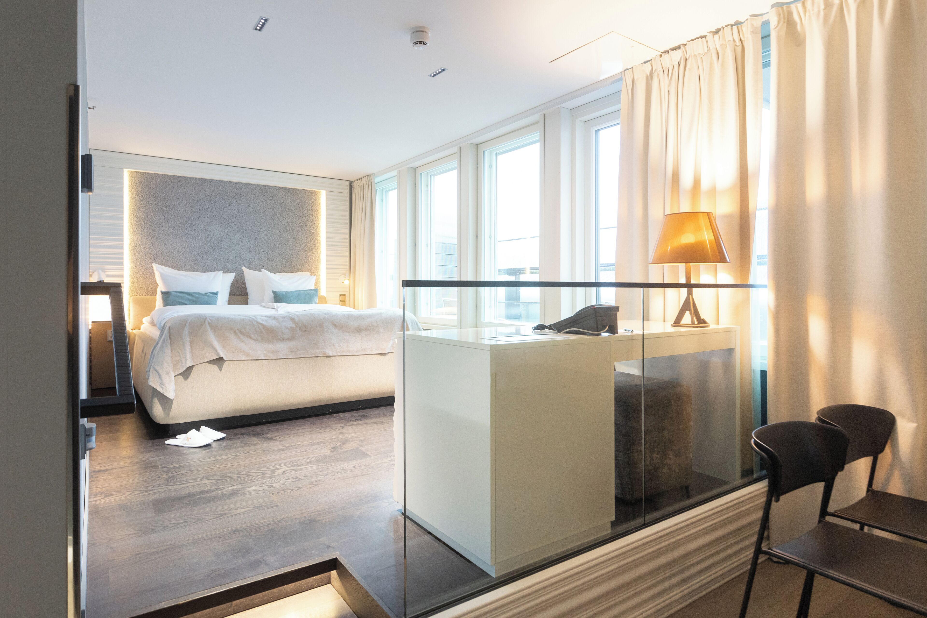 Sky Suite | Hypo-allergenic bedding, in-room safe, soundproofing, iron/ironing board