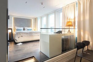 Sky Suite | Ofnæmisprófaður sængurfatnaður, öryggishólf í herbergi, hljóðeinangrun