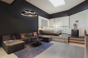 Sky Suite | Bộ đồ giường kháng dị ứng, két bảo mật tại phòng, phòng cách âm 