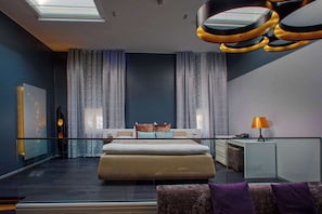 Sky Loft | Ropa de cama hipoalergénica, caja fuerte, sistema de insonorización
