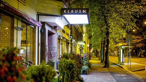 A street view with a building labeled "KLAUSIK" and a bicycle lane. - Klaus K Hotel (Helsinki)