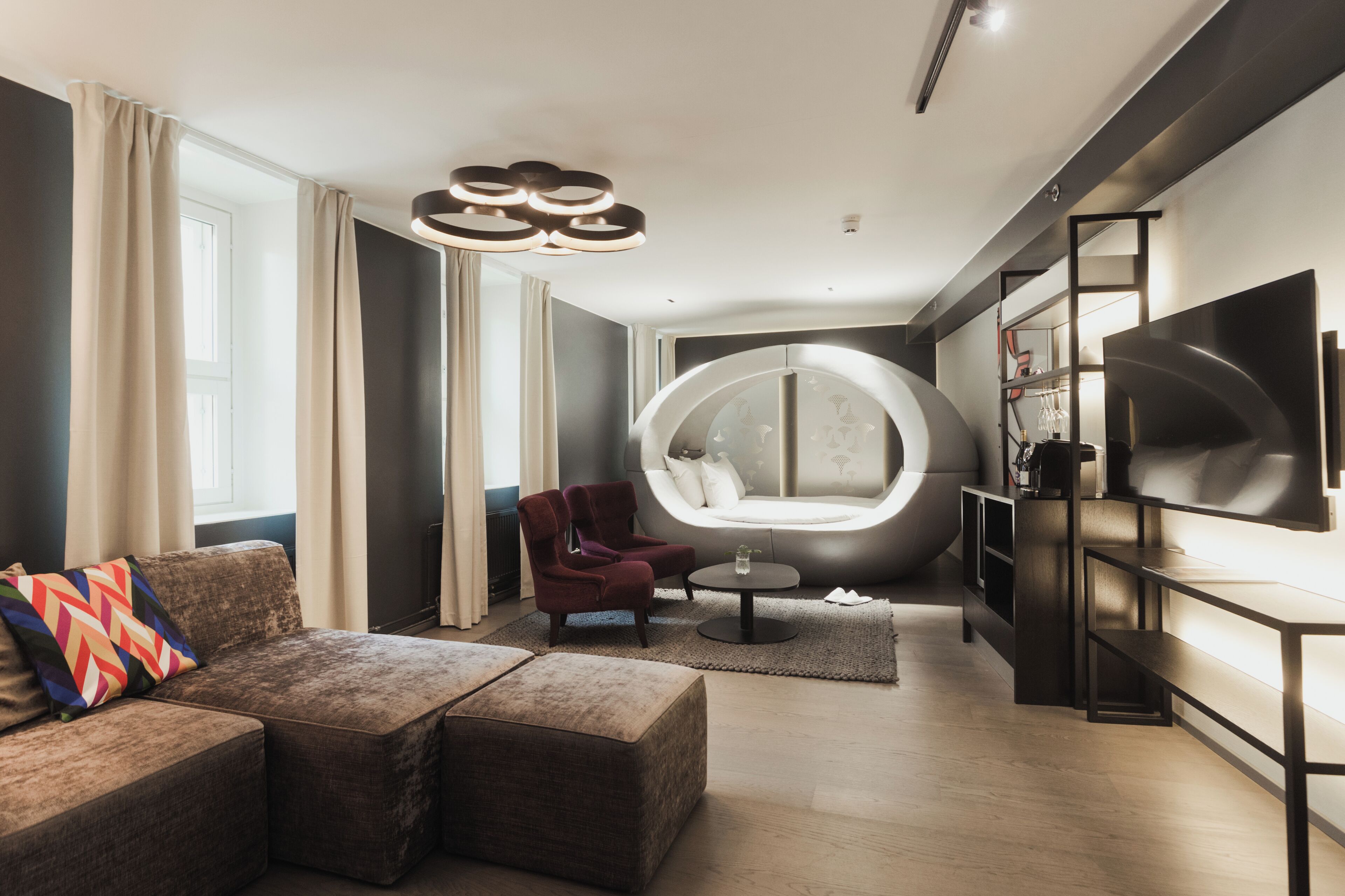 Sky Suite | Allergitestet sengetøy, minibar, safe på rommet og lydisolert