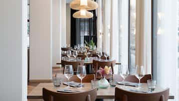 Déjeuner et dßner servis sur place, spécialités Cuisine scandinave