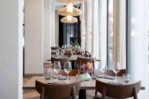 Déjeuner et dîner servis sur place, spécialités Cuisine scandinave