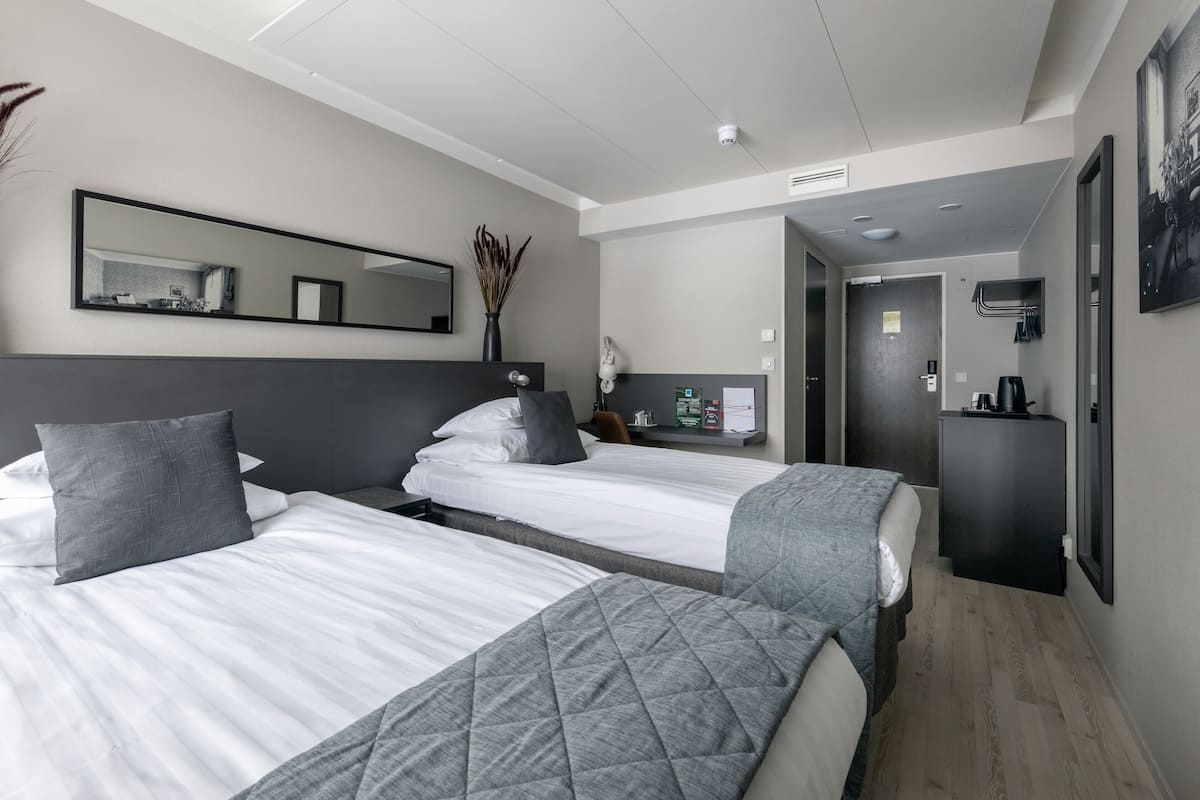Superior Twin Room | Premium bedding, in-room safe, laptop workspace, blackout drapes