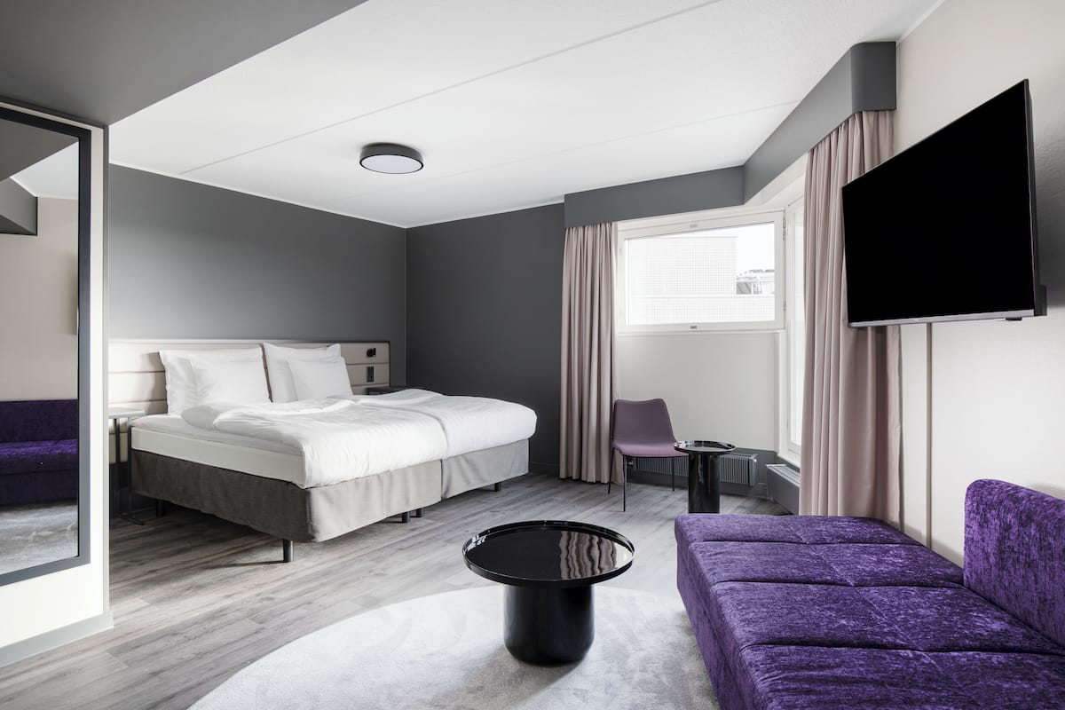 Superior-Zimmer, 1 King-Bett (extra bed possibility) | Zimmersafe, Schreibtisch, laptopgeeigneter Arbeitsplatz