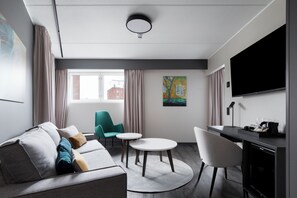 In-room safe, desk, laptop workspace, iron/ironing board - Original Sokos Hotel Vantaa (Vantaa)