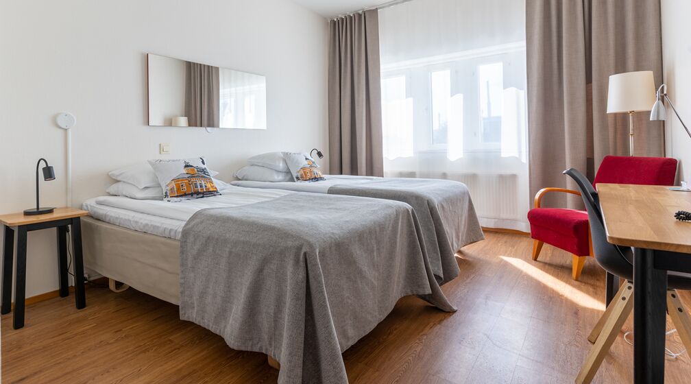 Standard Twin Room | Desk, iron/ironing board, free cribs/infant beds, rollaway beds
