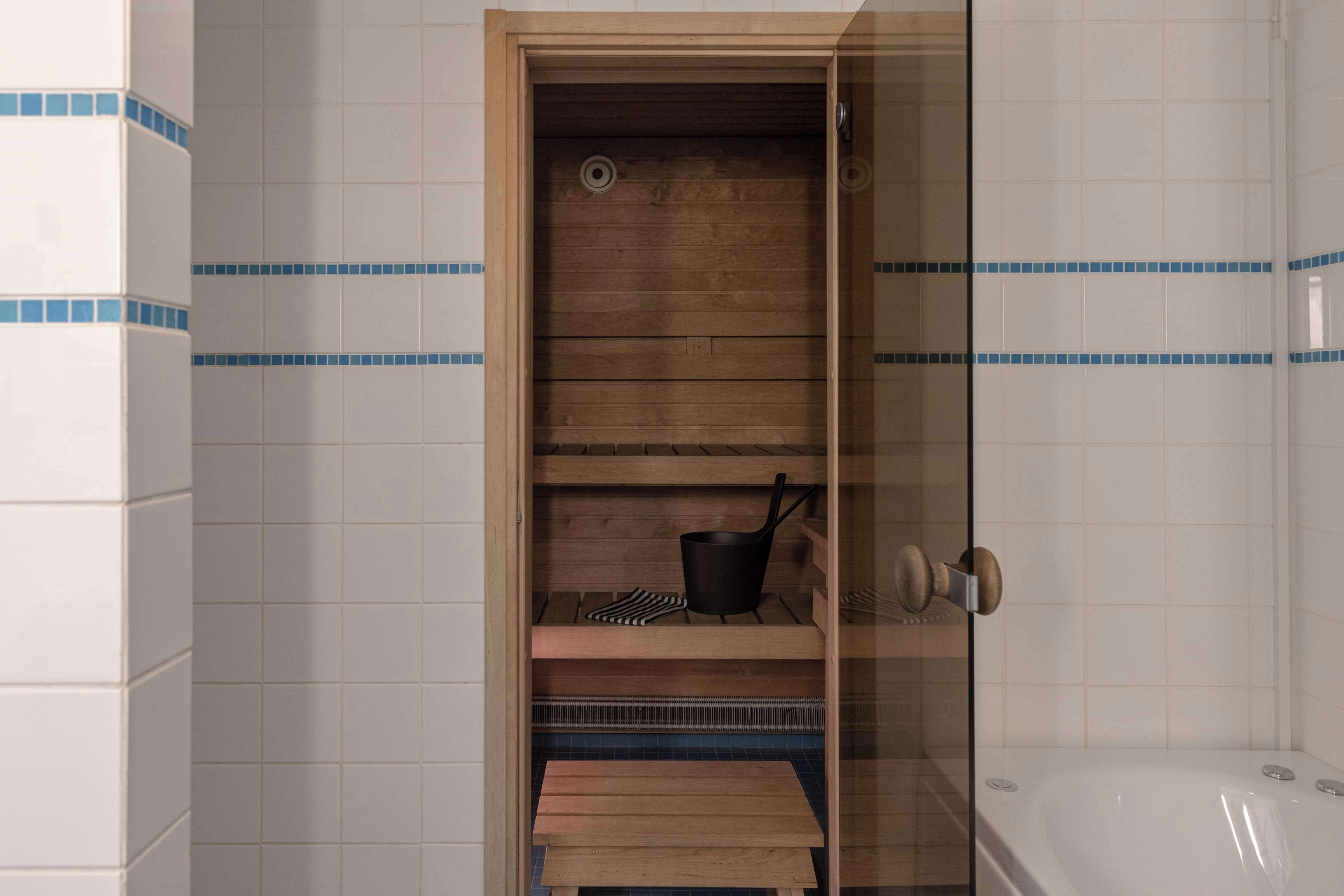 suite (master) | minibar, in-room safe, desk, blackout curtains