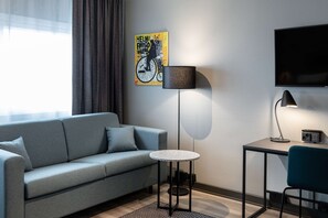 Chambre Standard (Family Four) | Minibar, coffre-fort, bureau, rideaux d’obscurcissement