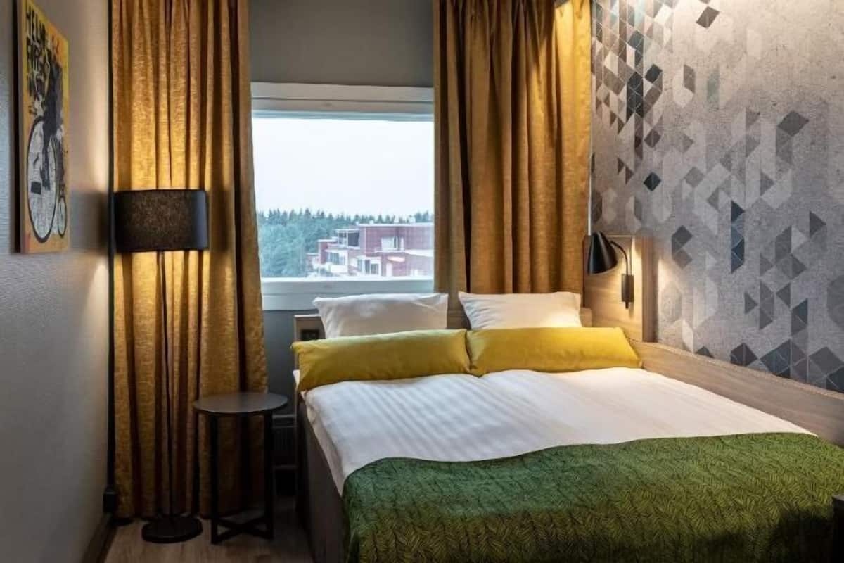 1 makuuhuone, minibaari, tallelokero huoneessa, työpöytä