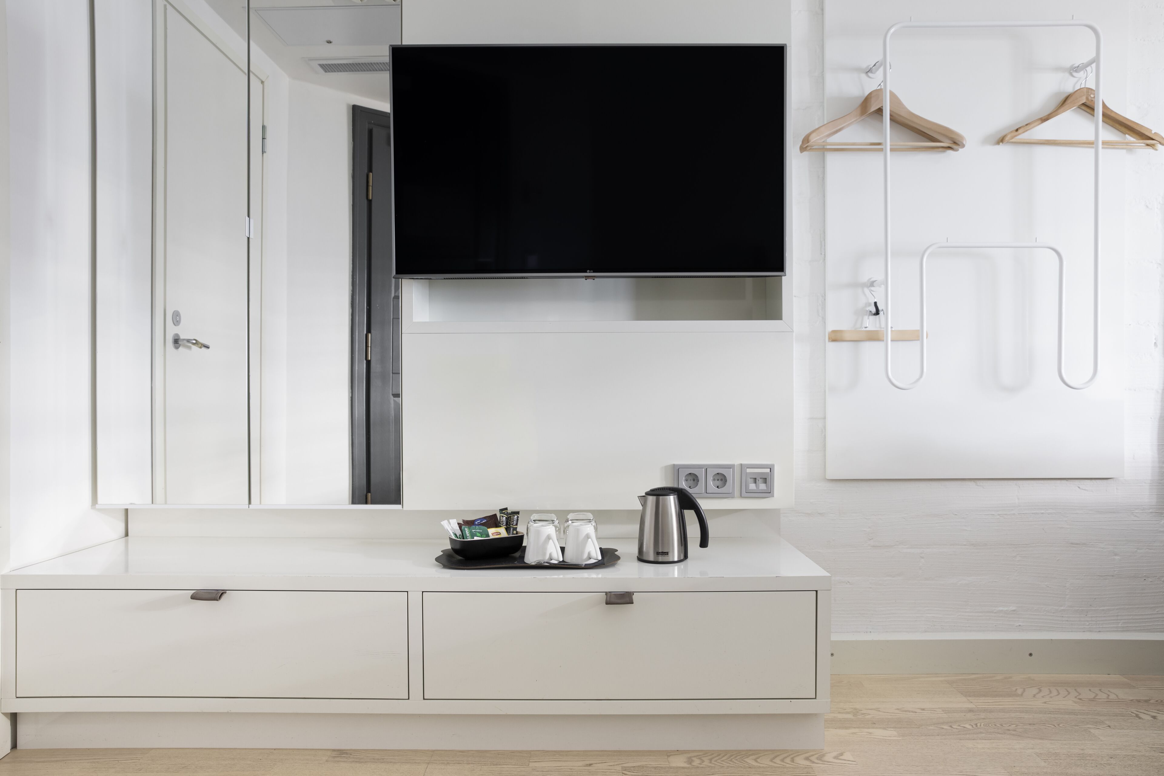 standard room, 1 king bed | minibar, desk, free wifi, bed sheets