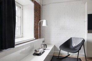 标准双床房 | 迷你吧、办公桌、免费 WiFi、床单