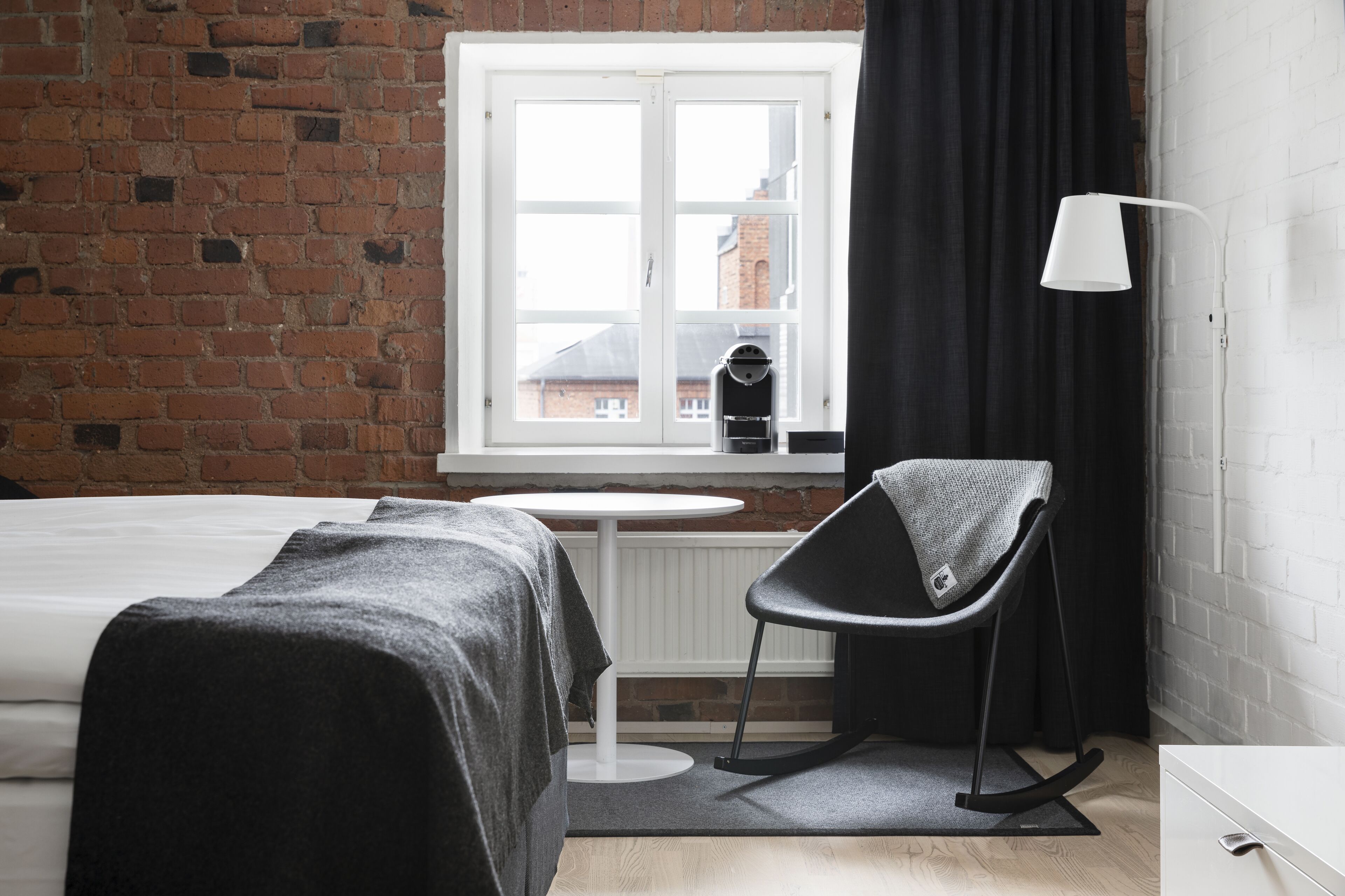 superior room, 1 king bed | minibar, desk, free wifi, bed sheets