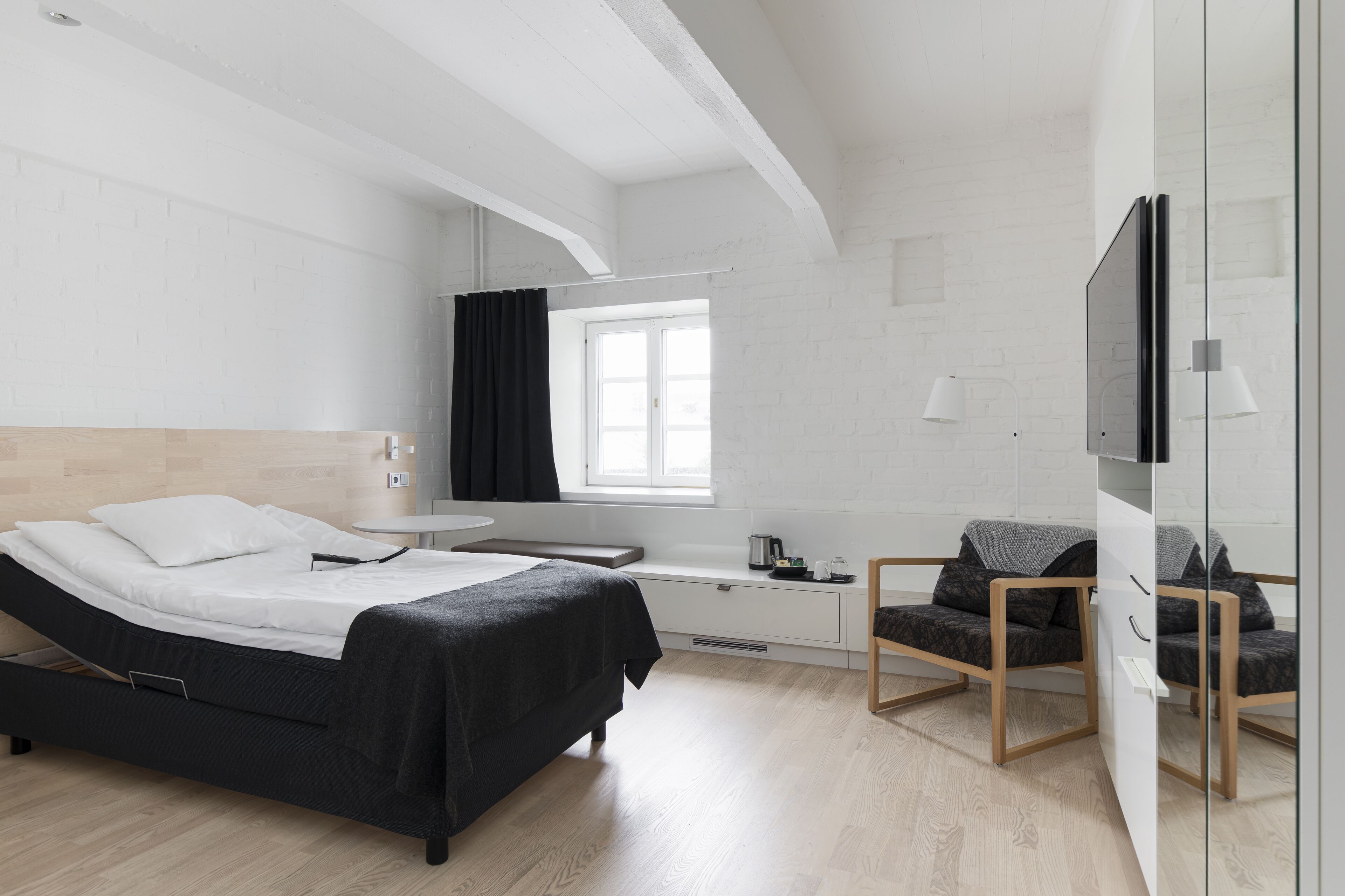 minibar, desk, free wifi, bed sheets