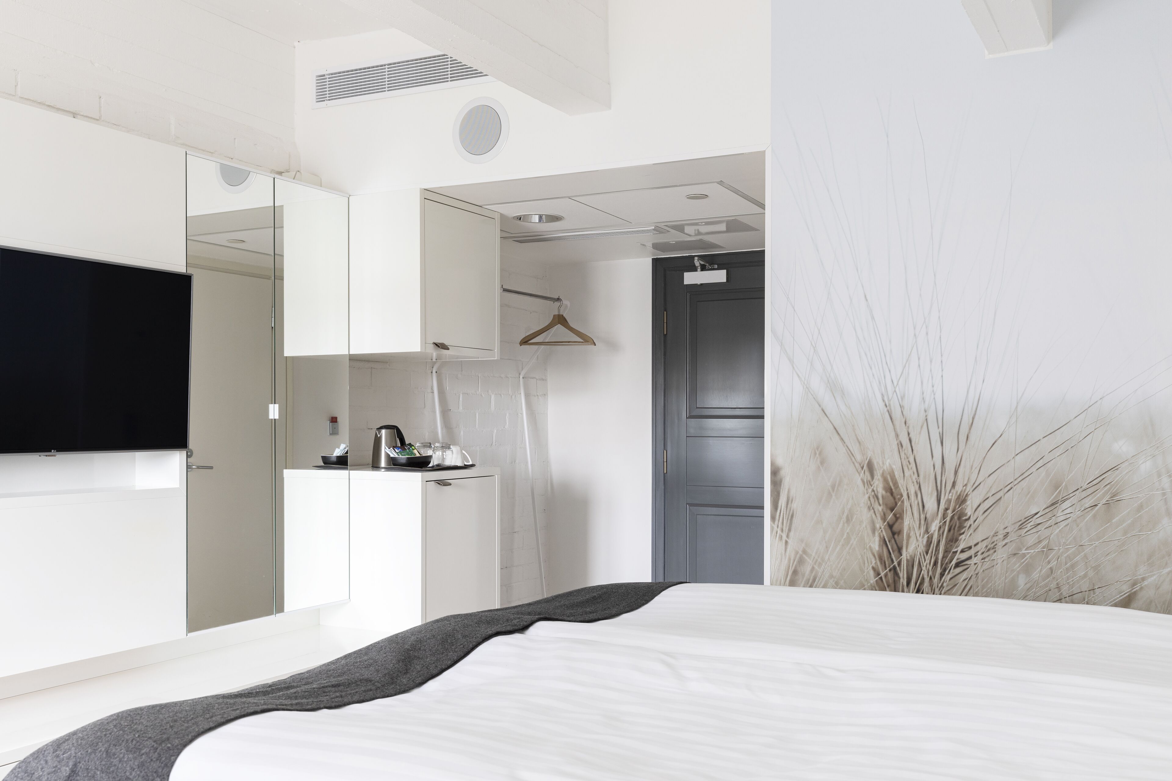 高级房, 1 张特大床 | 迷你吧、办公桌、免费 WiFi、床单