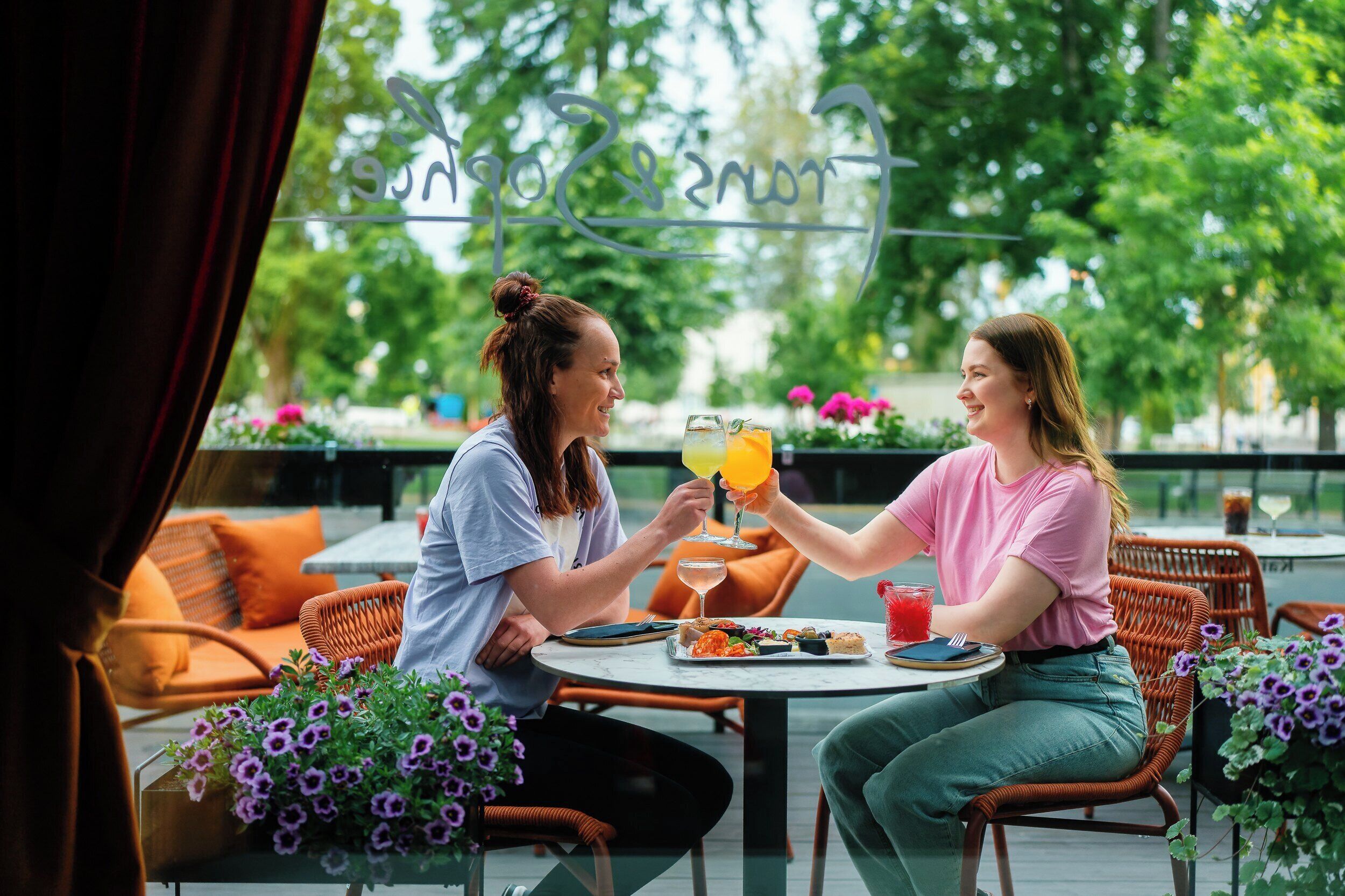 2 restaurants, breakfast, lunch, dinner served; french cuisine