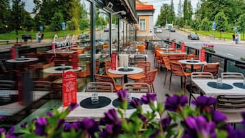 2 restaurants, breakfast, lunch, dinner served; French cuisine